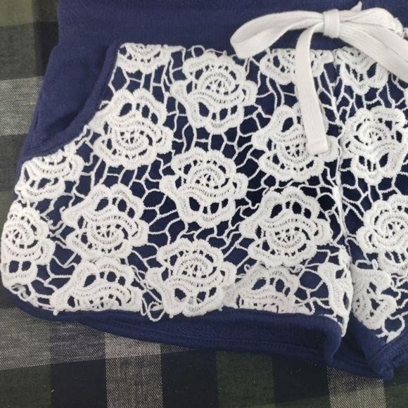 No Boundaries Juniors Blue Lace‎ Short Shorts - Picture 2 of 6
